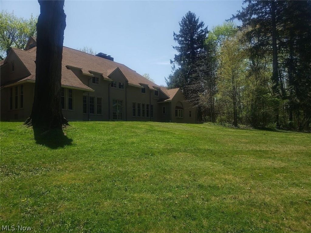 Photo of 739 Cohasset Drive, Youngstown, OH 44511 (MLS # 5222386)