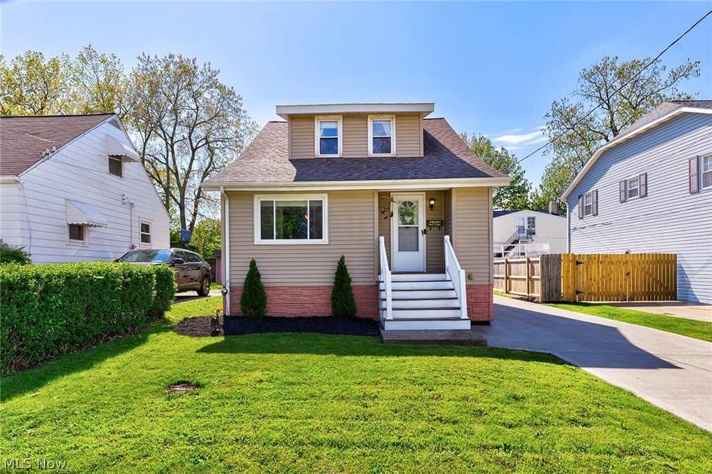 Photo of 4664 Brookwood Drive, Brooklyn, OH 44144 (MLS # 5209631)