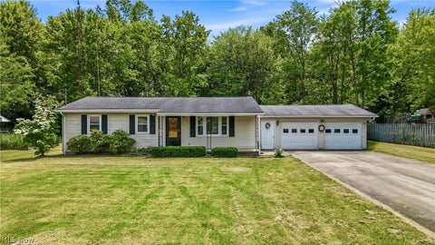 Photo of 1280 Sterling Drive, Cortland, OH 44410 (MLS # 5216972)