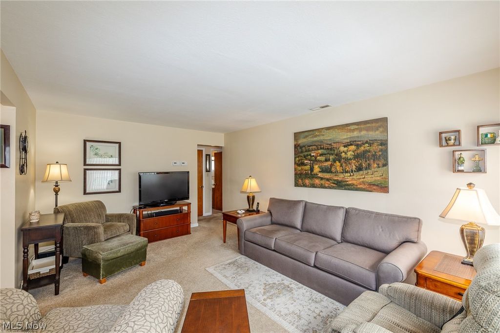 Photo of 9913 Manorford Drive, Parma Heights, OH 44130 (MLS # 5194607)