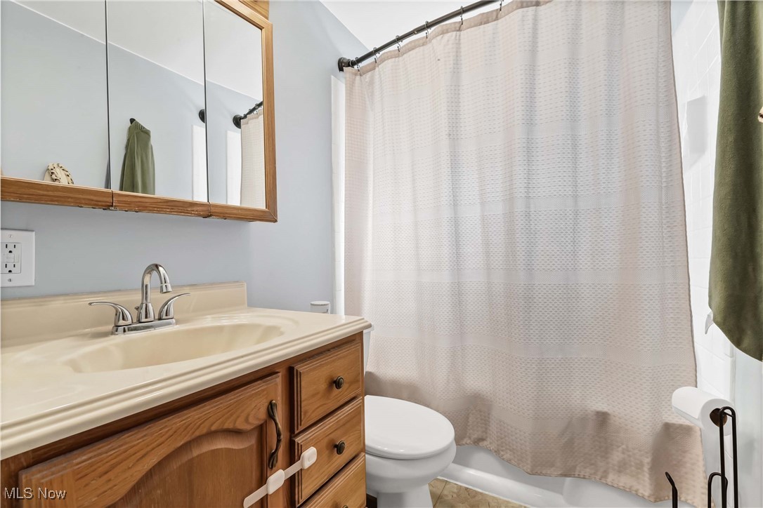 6420 Lockhaven Drive, Brook Park, Ohio image 13