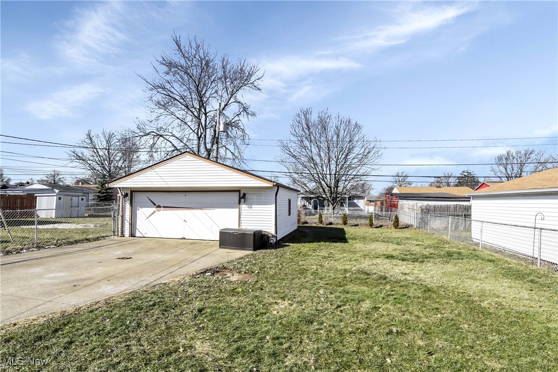 6420 Lockhaven Drive, Brook Park, Ohio image 5