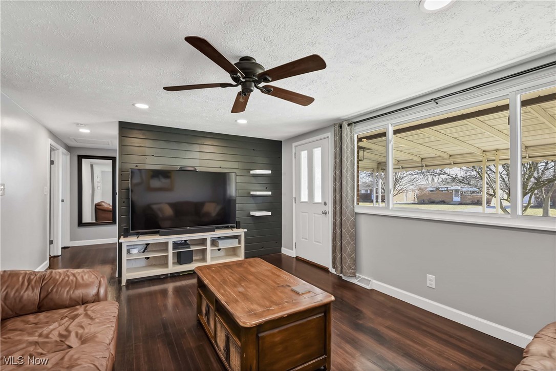 6420 Lockhaven Drive, Brook Park, Ohio image 10