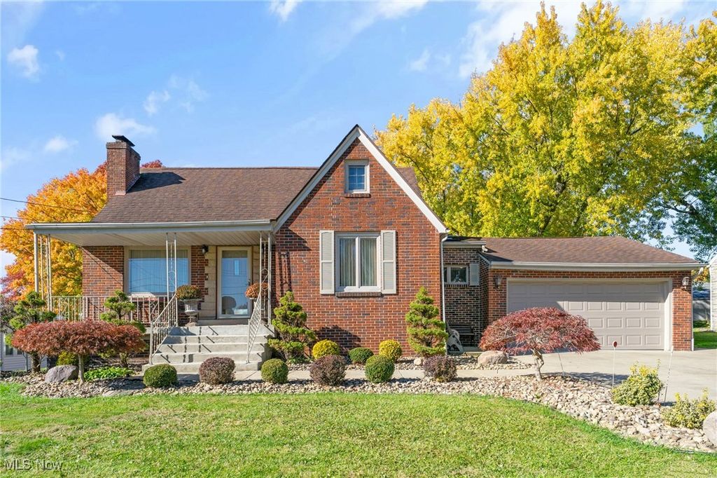 Photo of 576 Breetz Drive, Campbell, OH 44405 (MLS # 5168080)