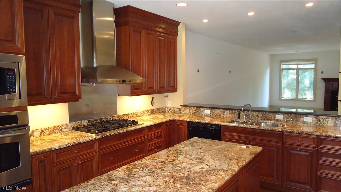 Cedarmount Condo Ph 03 - Residential