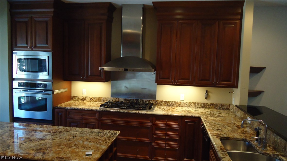 Cedarmount Condo Ph 03 - Residential