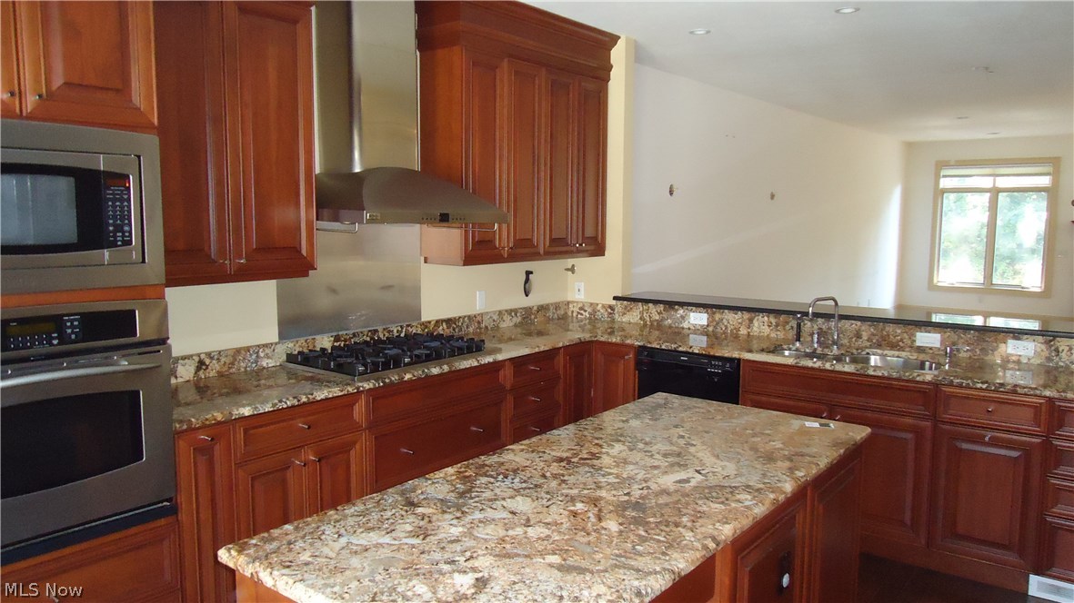 Cedarmount Condo Ph 03 - Residential