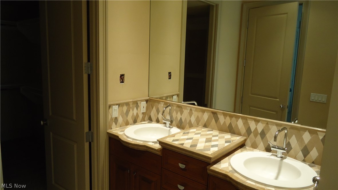 Cedarmount Condo Ph 03 - Residential