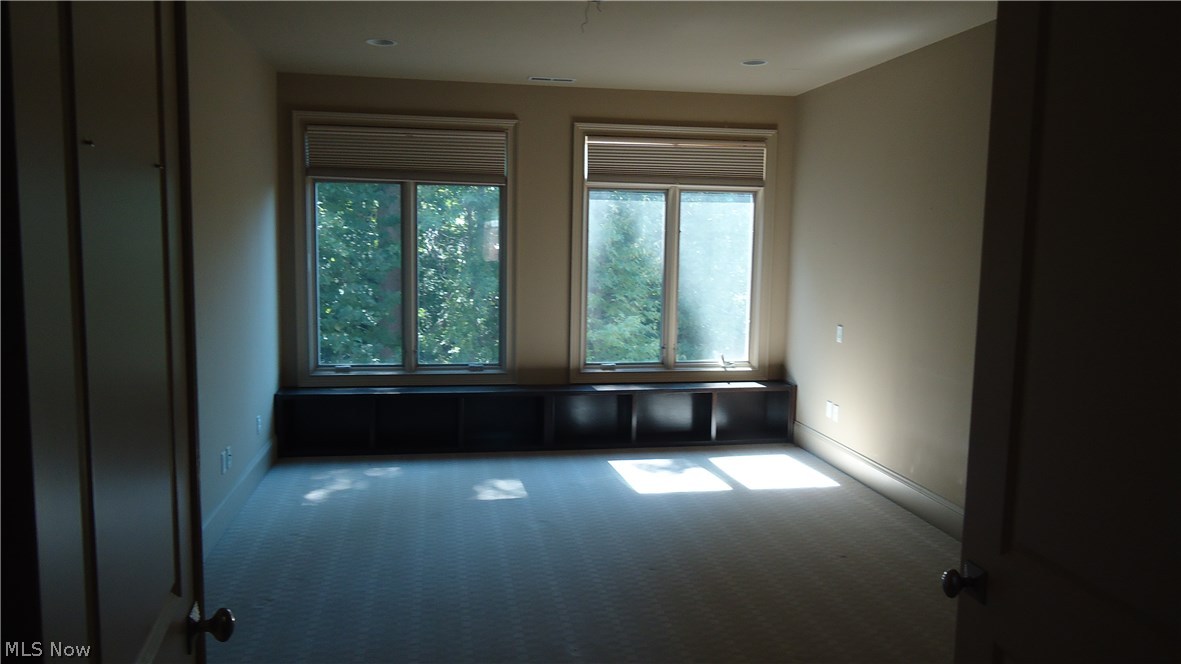 Cedarmount Condo Ph 03 - Residential