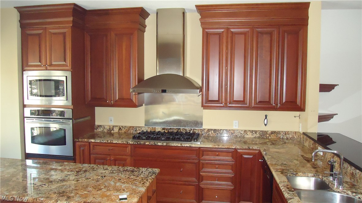 Cedarmount Condo Ph 03 - Residential