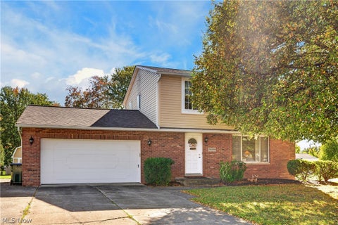 Homes For Sale - 8899 N Gateway Drive<br/> Cuyahoga County, North Royalton, OH 44133