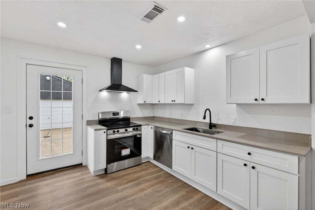 Photo of 11818 Kirton Avenue, Cleveland, OH 44135 (MLS # 5206568)