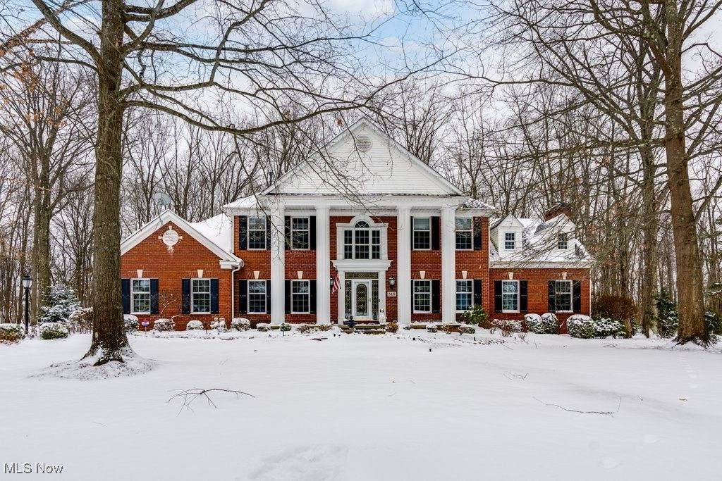 Photo of 515 Woodview Trail, Aurora, OH 44202 (MLS # 5179606)