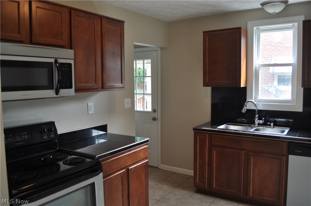 J W Maxwells Hlnd 03 - Residential