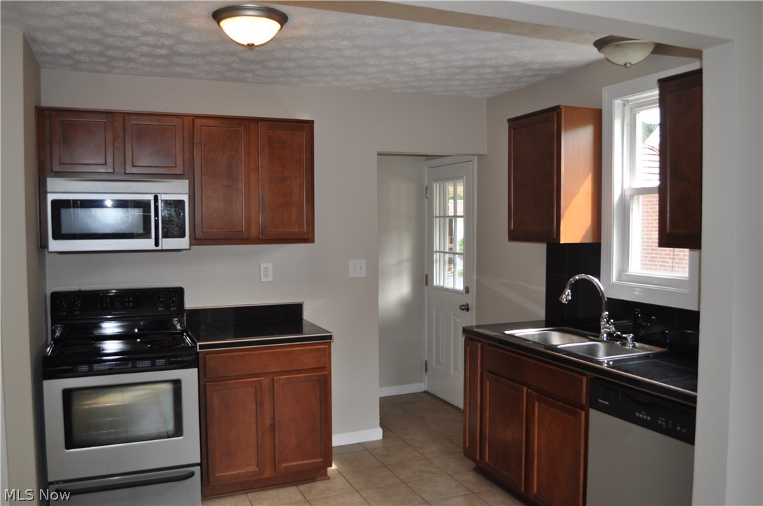 J W Maxwells Hlnd 03 - Residential