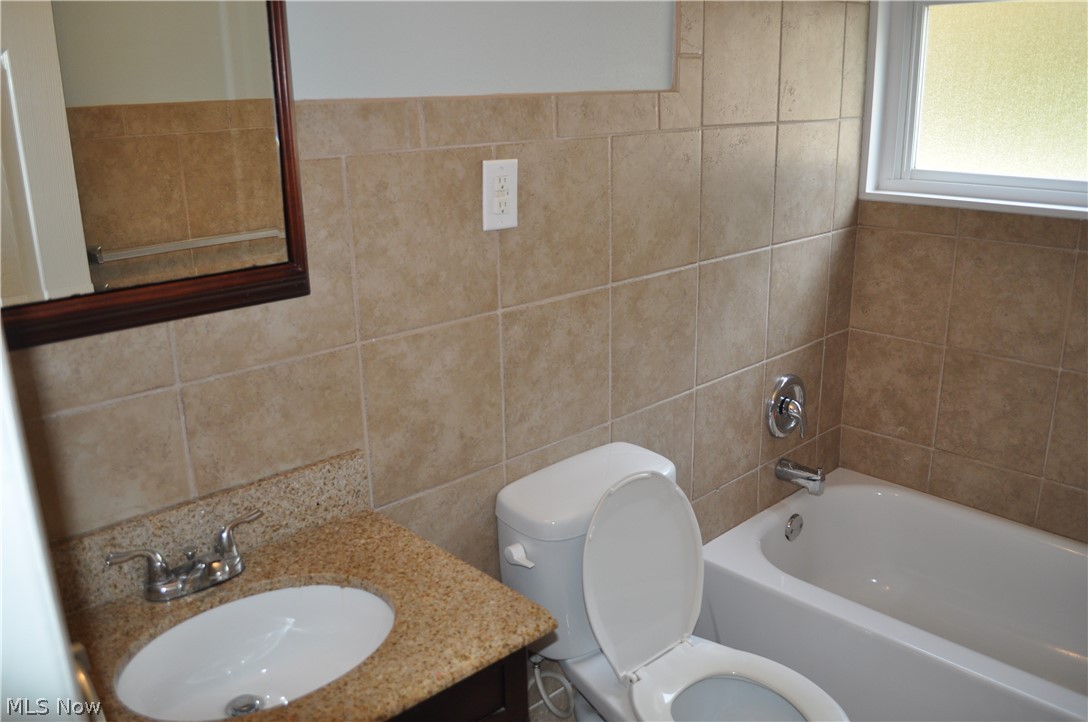 J W Maxwells Hlnd 03 - Residential