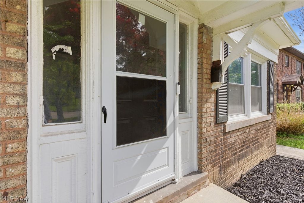 Photo of 3395 Euclid Heights Boulevard, Cleveland Heights, OH 44118 (MLS # 5212598)