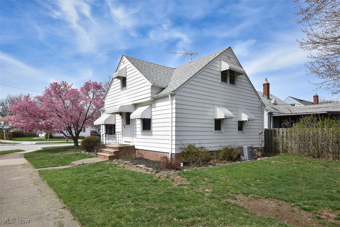 28931 Edgewood Drive, Willowick, Ohio image 2