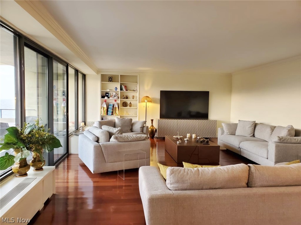 Bratenahl Place Condominiums - Residential