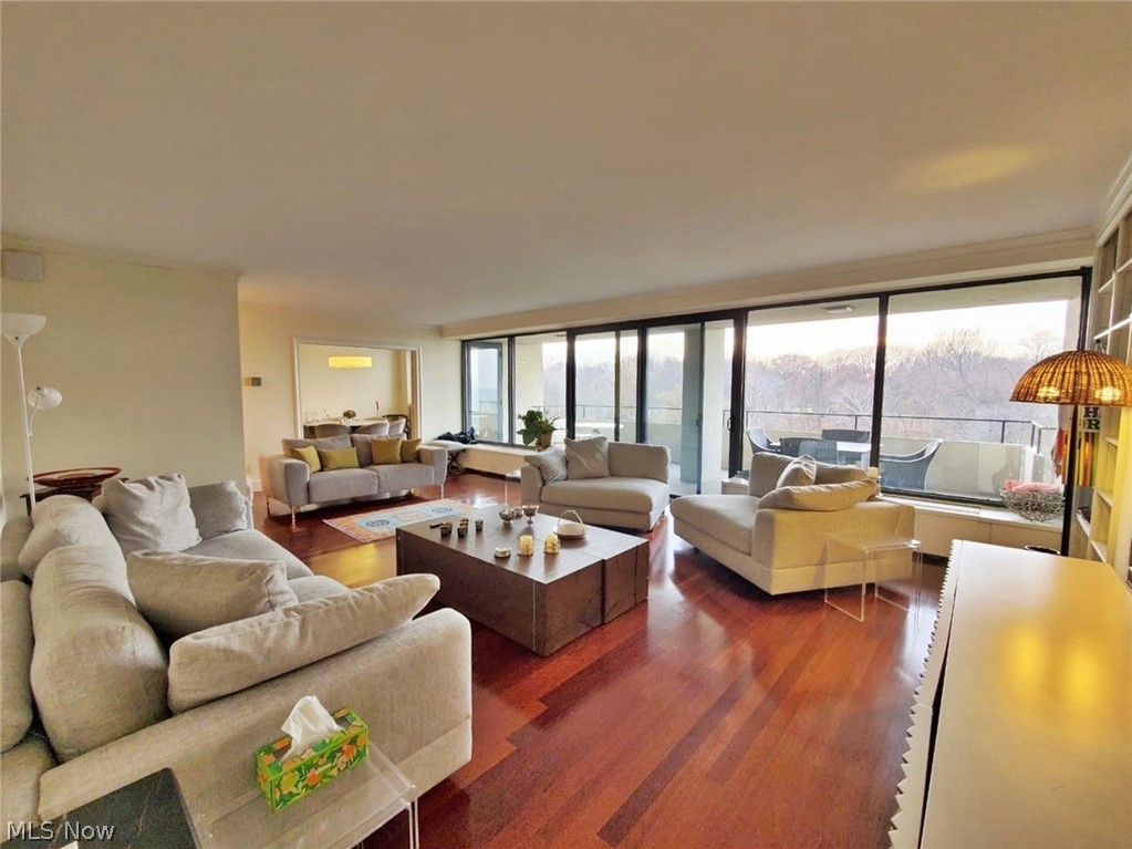 Bratenahl Place Condominiums - Residential