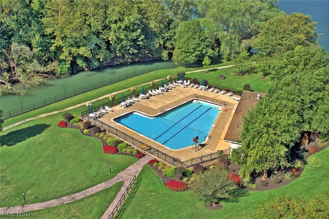 Bratenahl Place Condominiums - Residential