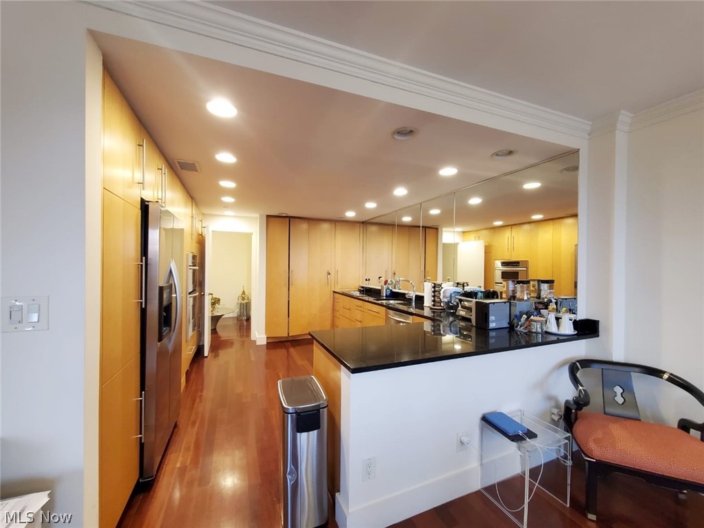 Bratenahl Place Condominiums - Residential