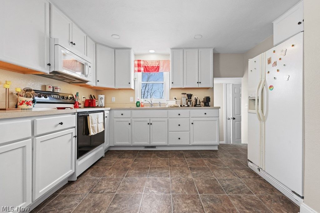 Photo of 5019 Union Avenue NE, Homeworth, OH 44634 (MLS # 5186953)