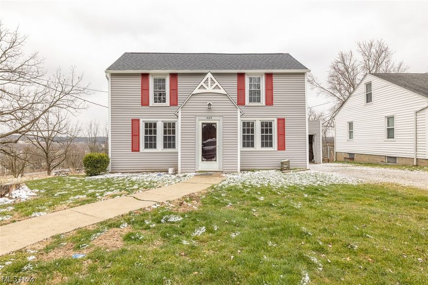 Looking for charming home with a stunning view? Look no further! This 2 bedroom, 1 bath house is the perfect blend of comfort and style. 
While this home is in need of some updates, it offers a great opportunity to customize and make it your own.