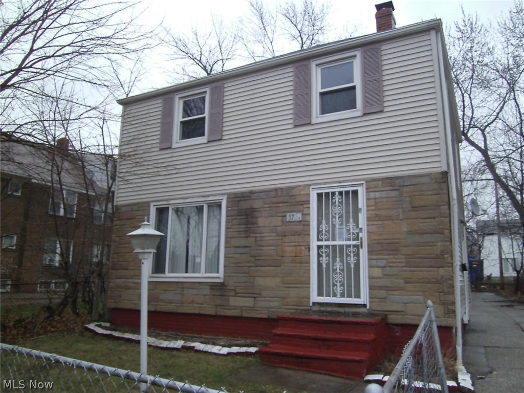This is a Fannie Mae HomePath property. 3 bedrooms/1 bath colonial. Close to schools, shopping and hospitals with easy access to downtown Cleveland.