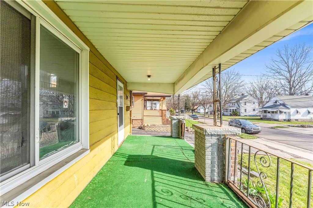 Photo of 516 Whitney Avenue, Akron, OH 44306 (MLS # 5197195)