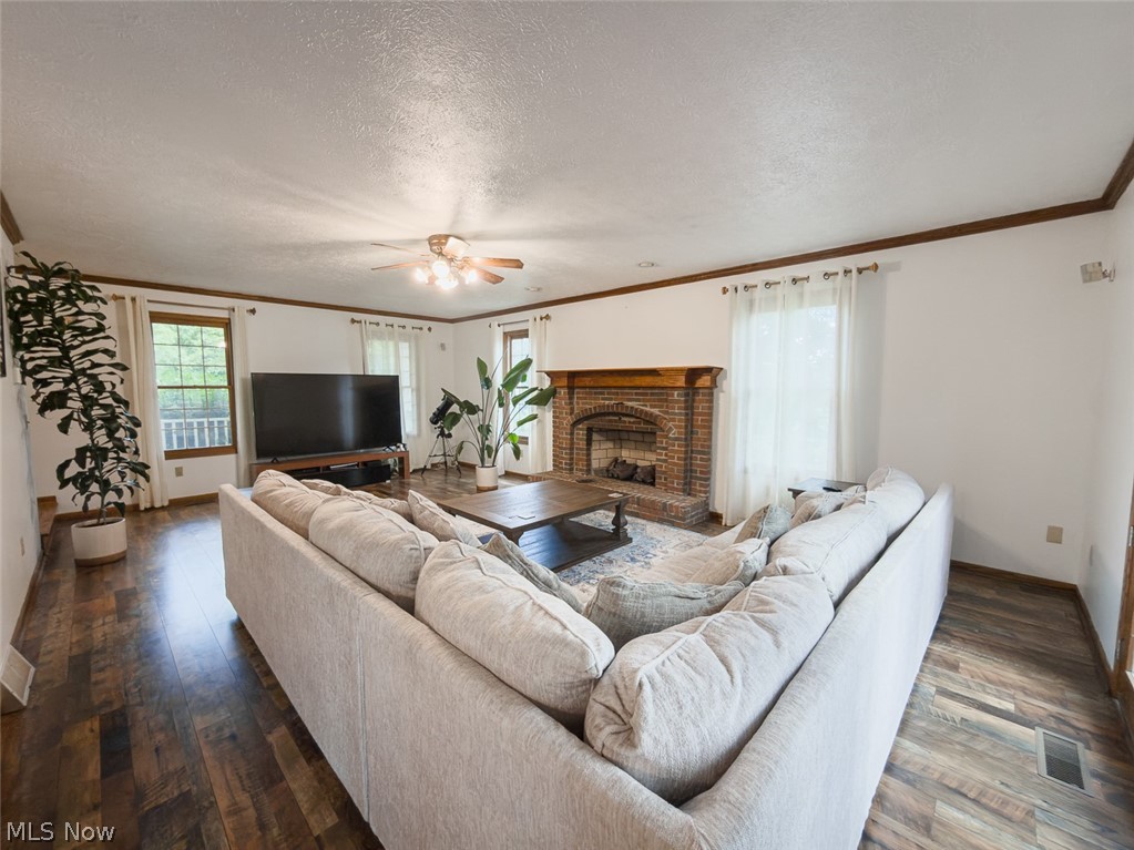 2919 Pine Trails Circle