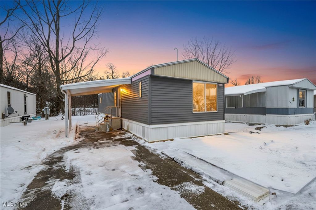 Photo of 160 Kentucky Dr, Elyria, OH 44035 (MLS # 5177397)