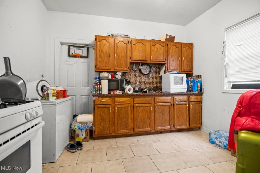 Cleveland, Ohio 44102, United States, 4 Bedrooms Bedrooms, ,2 BathroomsBathrooms,Residential,Active,200752