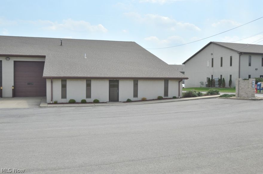 Flex space in this South Avenue / I680 corridor boasting front office and rear warehouse space.  4 office with beak room and half bath.  Rear warehouse with no beams and 1 drive in door and 1 rock door.  Warehouse has heat and half bath.  Close to McClurg, interstate 680 - PA and OH turnpike - State Route 224 and more...