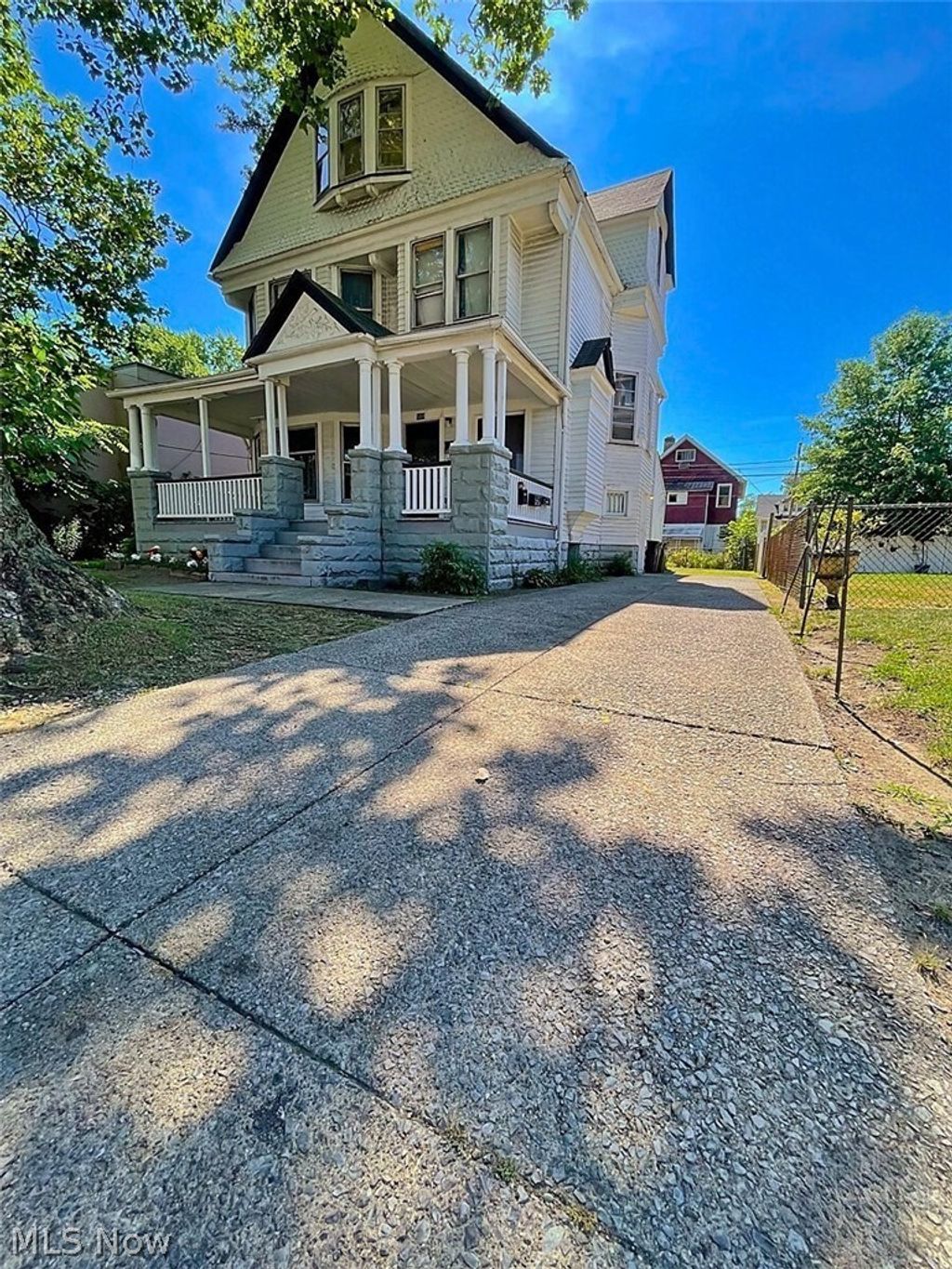 Photo of 554 Eddy Road, Cleveland, OH 44108 (MLS # 5189727)