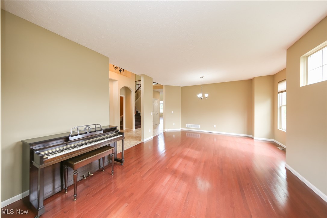38784 Bradford Lane, Avon, Ohio image 8
