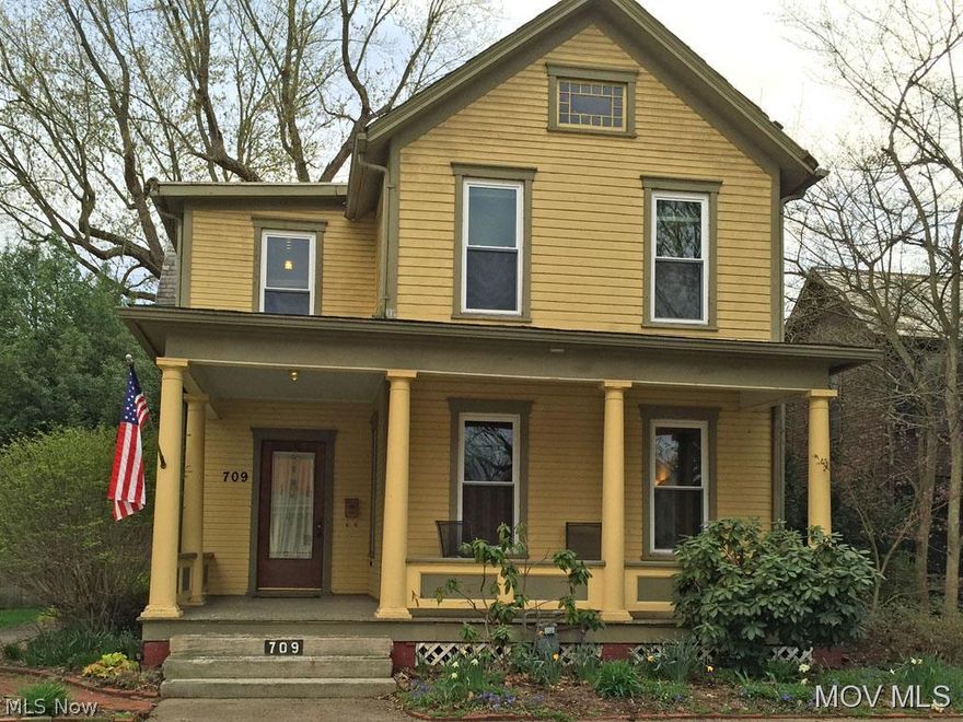 Nice Victorian home in the heart of Marietta. Beautiful woodwork, pocket doors, nicely renovated baths, new windows, new appliances, interior paints, great backyard, private with patio. Alley access with double stall garage.  Elem: Washington Elementary School  Elem/Bus: N  JrHigh: Marietta Middle School School  JrHigh/Bus: Y  High: Marietta High School  High/Bus: Y  Fire: CIT  Police: CTY  ;SQFT=Fin L1:1235, Fin L2:1015, Fin Above:2250, Fin Total:2250, Unfin Above:0;GAR= 2 Car Det;PRKG= Off Street, Parking Pad