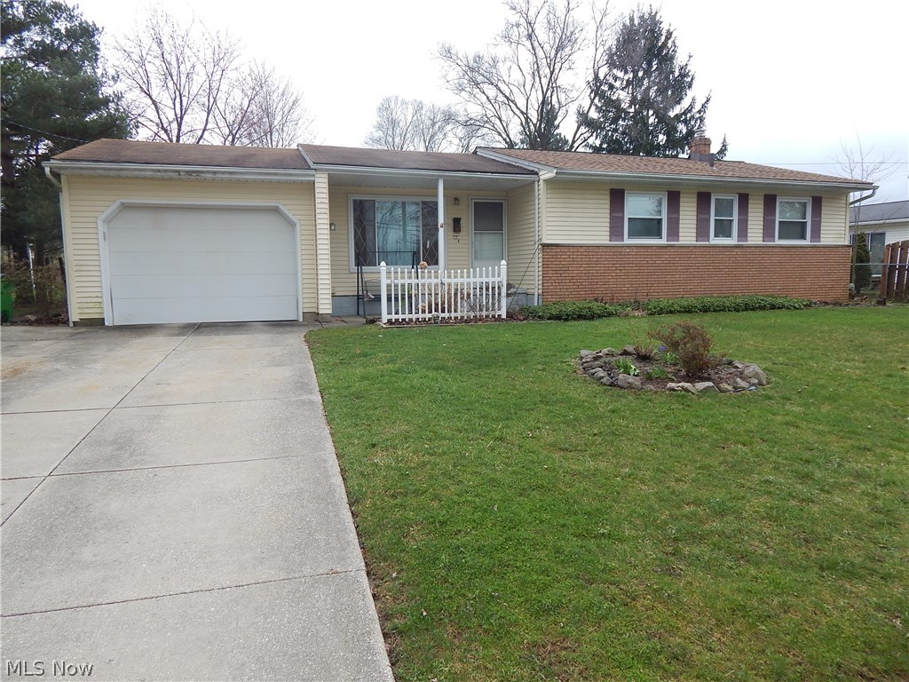 3 bedroom, 1 bathroom home in Stow featuring one floor living. This homes need a little TLC but will be a great home with some work! Call today for a private showing.