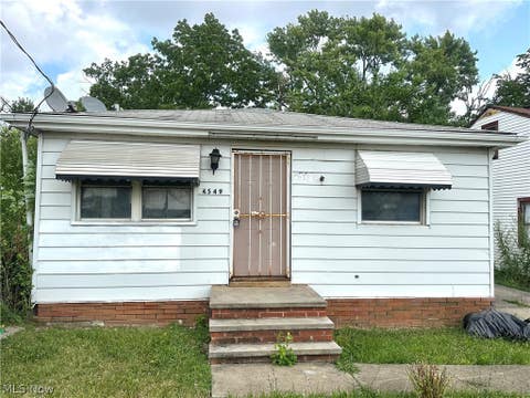 Photo of 4549 Lee Road, Cleveland, OH 44128 (MLS # 5238938)