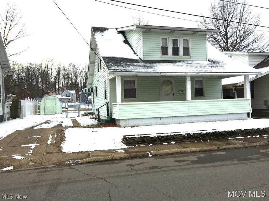 Lovely home with convenient location.  Has newer updates...2011 HVAC, 2010 Windows and Roof & Vinyl siding 2012.  Measurements are approximate.  Elem: Madison Elementary School  Elem/Bus: N  JrHigh: Hamilton Jr. High School  JrHigh/Bus: N  High: Parkersburg High  High/Bus: N  Fire: CIT  Police: CTY  ;SQFT=Fin L1:858, Fin L2:644, Fin Above:1502, Fin Total:1502, Unfin Above:0;PRKG= Parking Pad