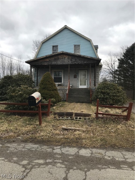 2 bedroom 1 bath fixer upper. Home in need of some TLC. Some windows have been replaced throughout.
