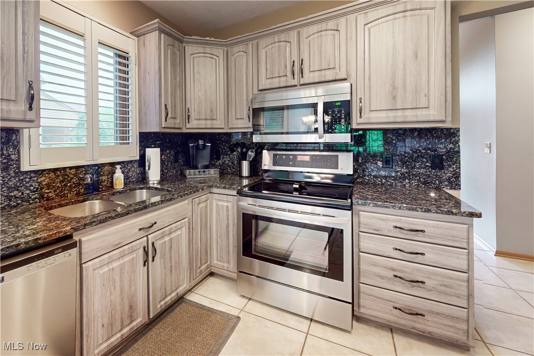 3936 Burgundy Bay Boulevard, Medina, Ohio image 3