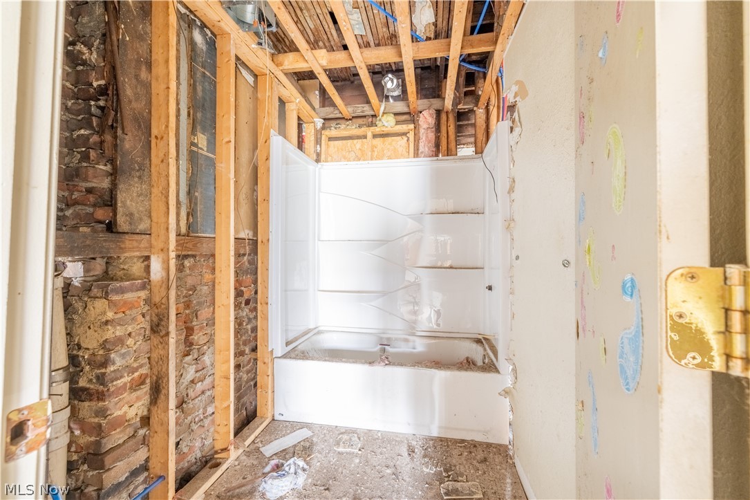 Cleveland - Commercial Sale