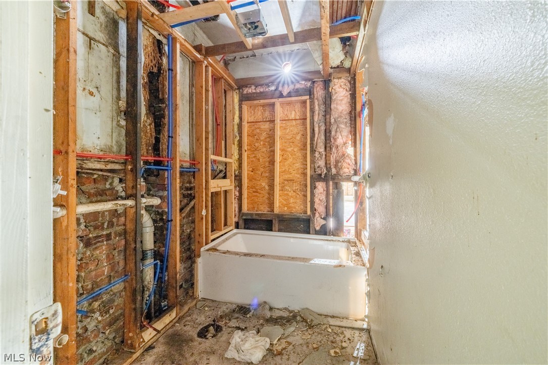 Cleveland - Commercial Sale