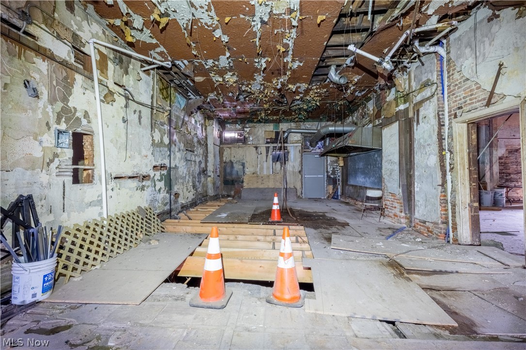 Cleveland - Commercial Sale