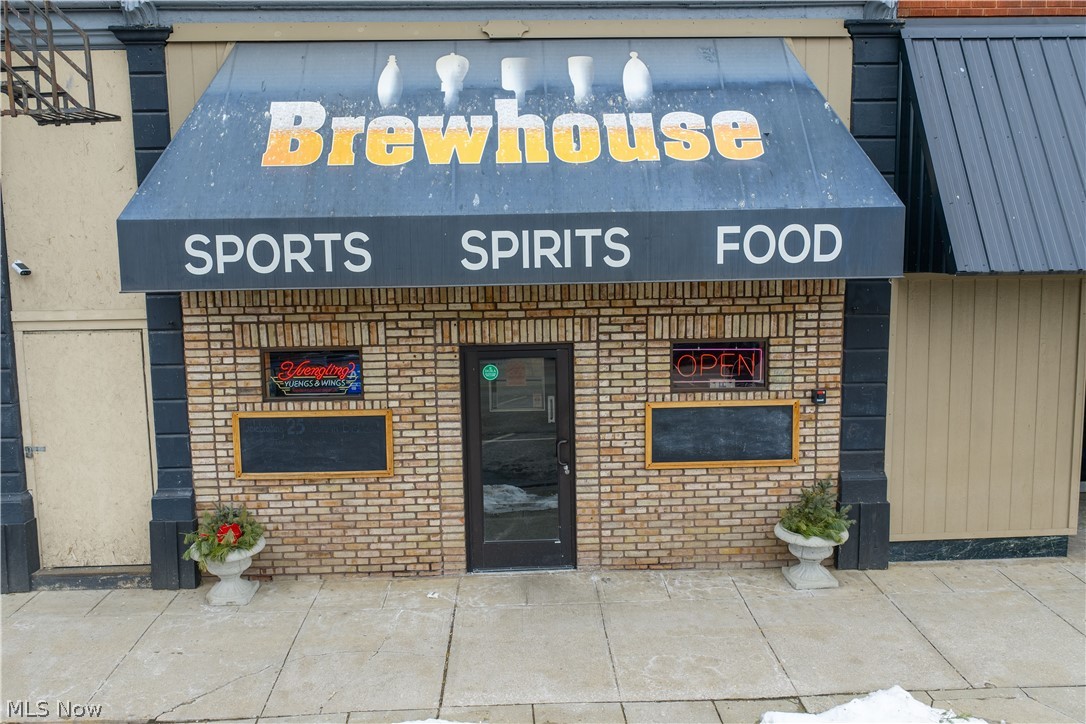 127 S Broadway Street