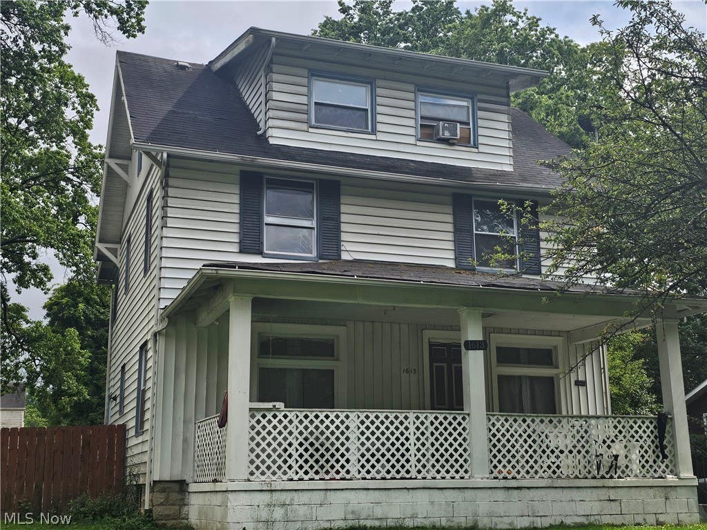 Photo of 1613 Canfield Road, Youngstown, OH 44511 (MLS # 5221545)
