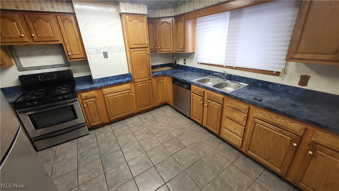 Cleveland, Ohio 44106, United States, 4 Bedrooms Bedrooms, ,3 BathroomsBathrooms,Residential,Active,85367