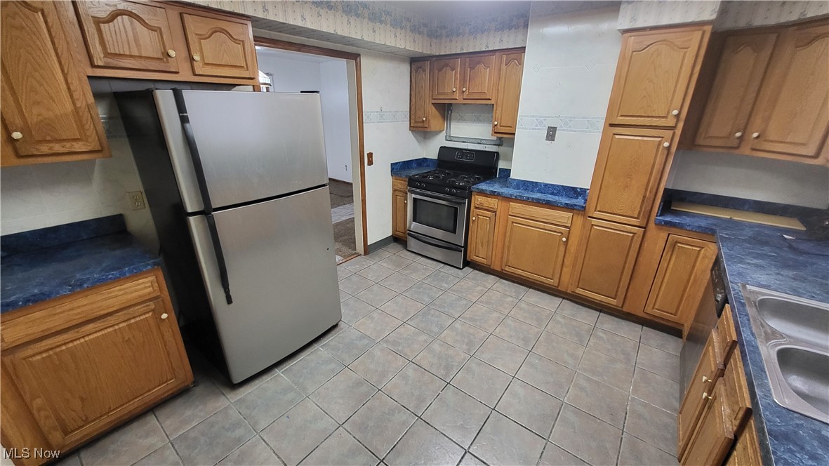 Cleveland, Ohio 44106, United States, 4 Bedrooms Bedrooms, ,3 BathroomsBathrooms,Residential,Active,85367