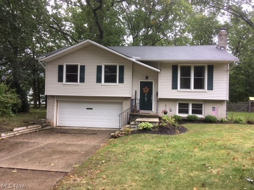 Great location near Som Center Road and easy access to Route 2 & 90, commercial options and vibrant Downtown Willoughby. Desirable neighborhood and nicely situated at the east end of Hickory Lane on dead-end street with 3 acre, wooded tract of land (owned by the city) in rear. Double wide driveway with retention wall on east side and natural, Arborvitae screening from adjacent condo complex.

Bi-level design - lower level facilitates the garage, a large rec room with wood burning fireplace & boxed-in windows, newly renovated bathroom and laundry closet with washer & dryer included. Main level has been modified to create an "open concept" w/hardwood flooring and beautifully remodeled kitchen - soft close cabinetry, counter tops, recessed can lighting, heated ceramic floor, island with breakfast bar and stainless steel appliances included! Sliding doors access an elevated wood deck w/pallet, privacy wall. Hardwood flooring carries through to hallway, bedrooms & closet space. Full bathr